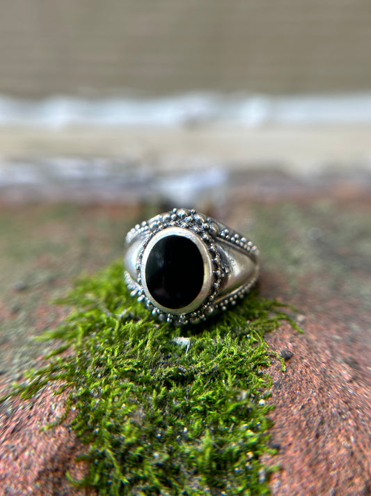 Abyssal Aura Vintage Ring