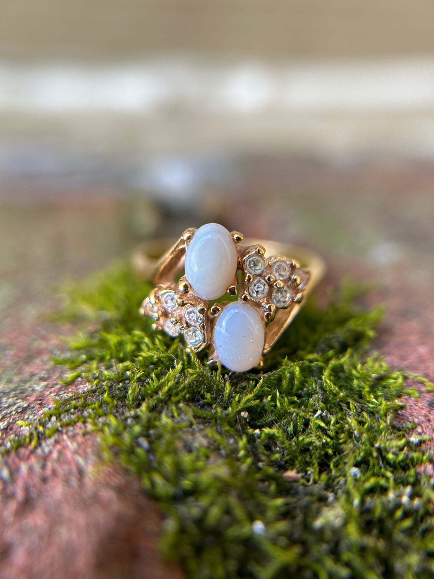 18k gold ring with opal colored accents, forward view, elegant jewelry, boho, antique jewelry,  size 8 ring