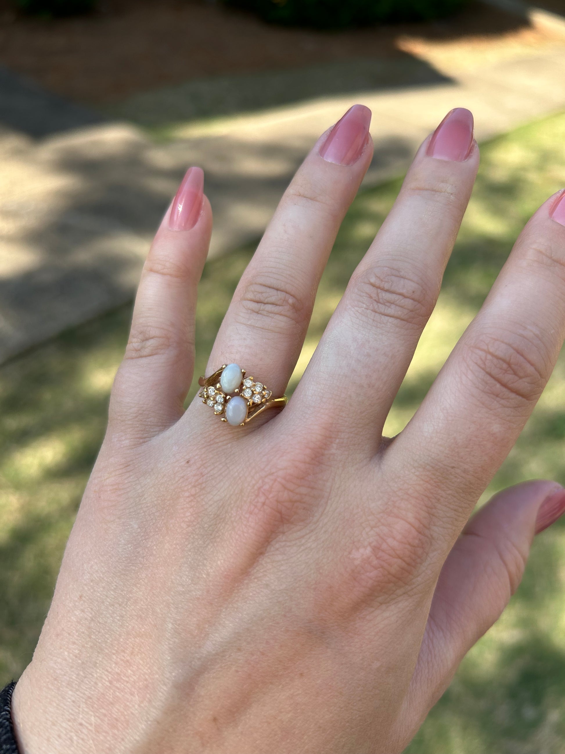 18k gold ring with opal colored accents, forward view, elegant jewelry, boho, antique jewelry,  size 8 ring